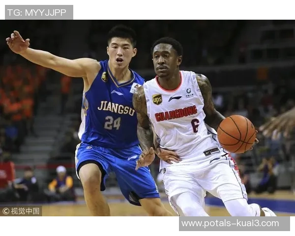 广东队与上海队激战正酣谁将赢得这场篮球巅峰对决